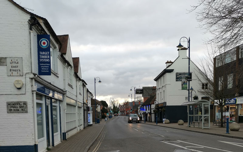 Billingshurst High Street to show the page is about Biilingshurst, West Sussex